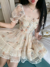 Elegantes Minikleid aus süßer Spitze mit Blumenmuster